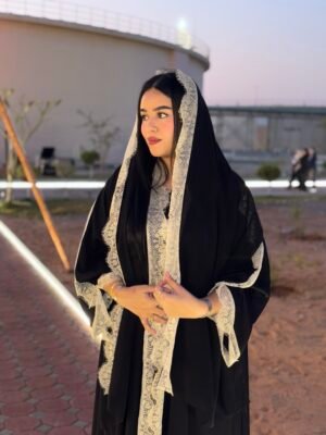 عباية شيخة اللونين( اللون الاسود و اللون البيج)